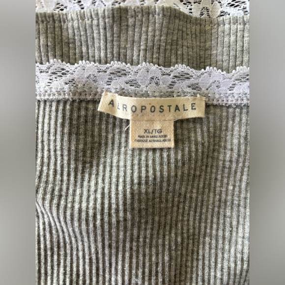 NWT Aeropostale Women’s grey button up crop top. Size Extra Large - Picture 6 of 7